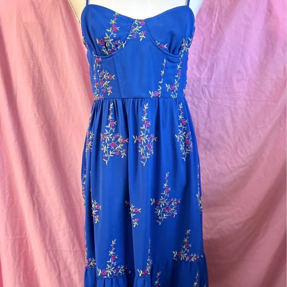 Betsey Johnson size 6 Floral Embroidered Blue Dress